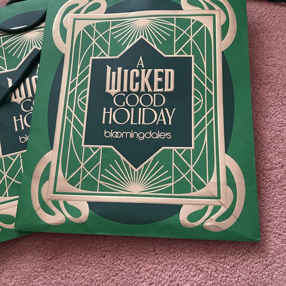 (4) Bloomingdales’s Wicked Holiday shopping bag